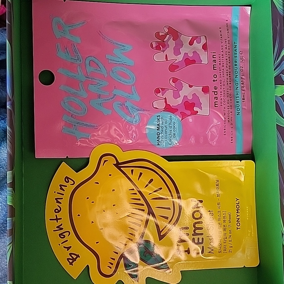 NWOT Treat Yourself Body Care Set - Picture 4 of 7